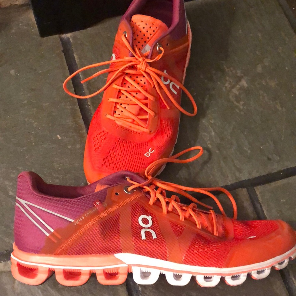 On Cloud Women’s  Runnings sneakers
